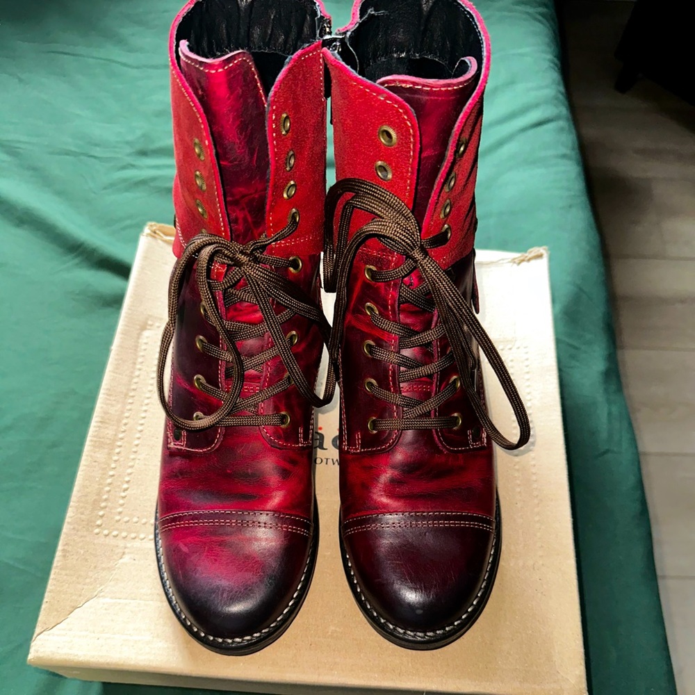 Brand New Taos Crave Boot - Oiled Red - Sz 40
